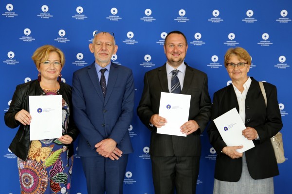 Wręczenie nagród JM Rektora UMK w fouer Auli UMK (26.09.2019) [fot. Anna Bielawiec-Osińska]